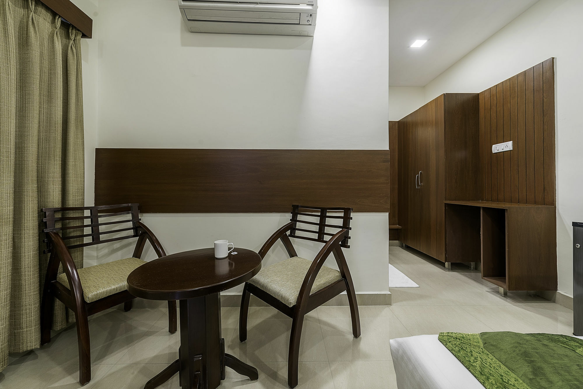 Treebo Trend Hotel Jp Plaza Nampally Хайдарабад Экстерьер фото