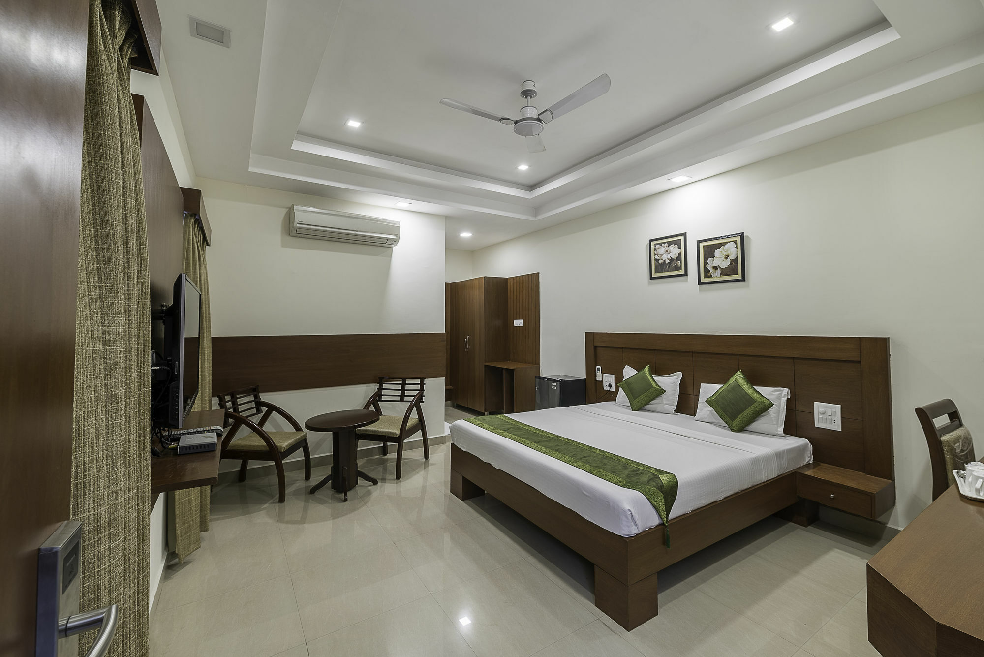 Treebo Trend Hotel Jp Plaza Nampally Хайдарабад Экстерьер фото