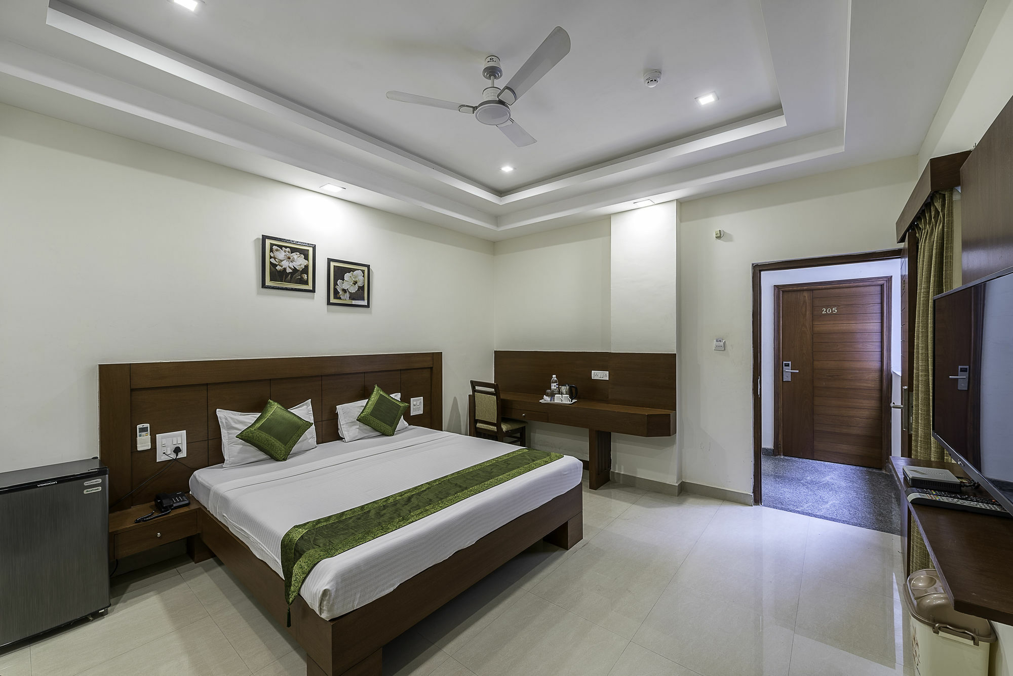 Treebo Trend Hotel Jp Plaza Nampally Хайдарабад Экстерьер фото