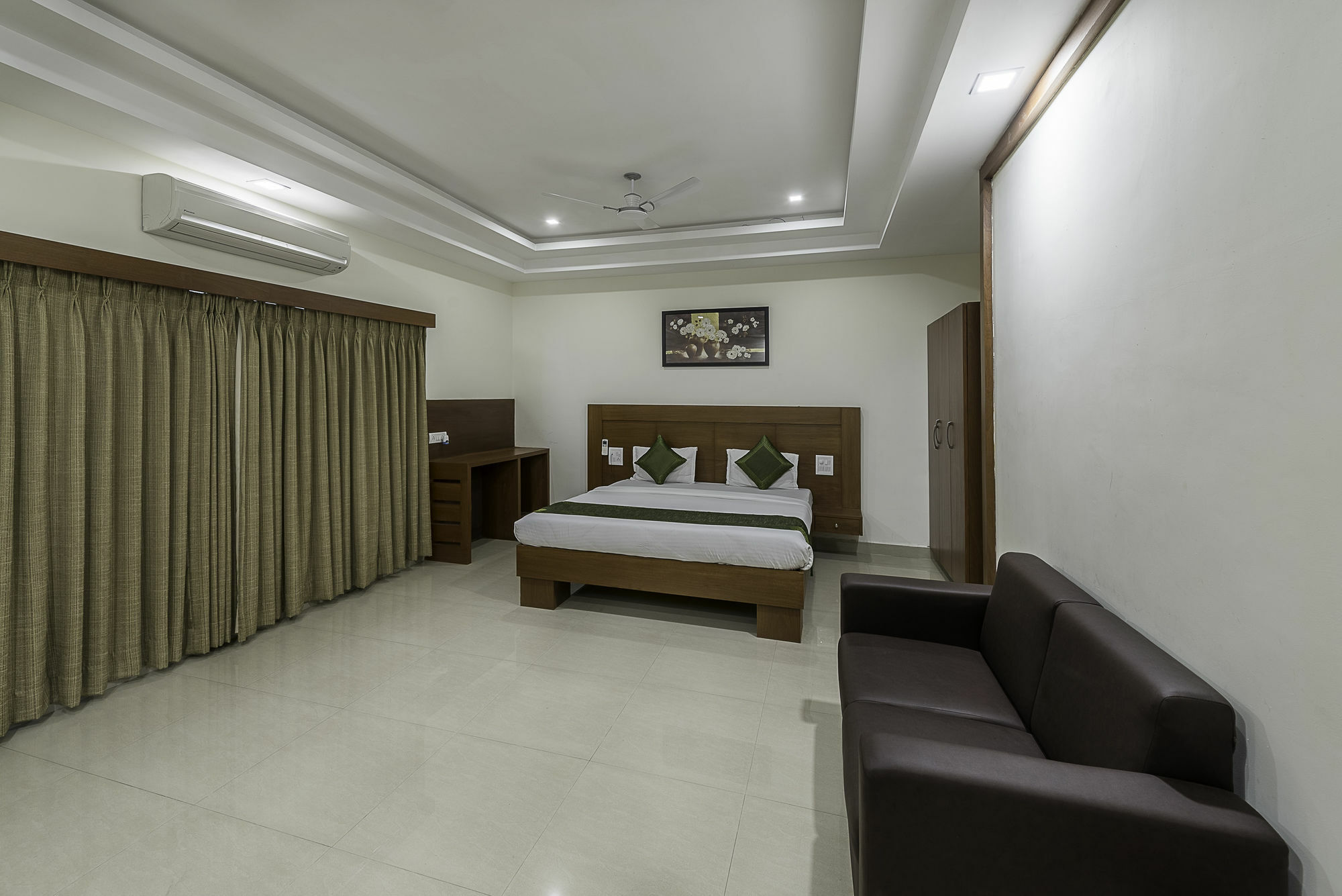 Treebo Trend Hotel Jp Plaza Nampally Хайдарабад Экстерьер фото