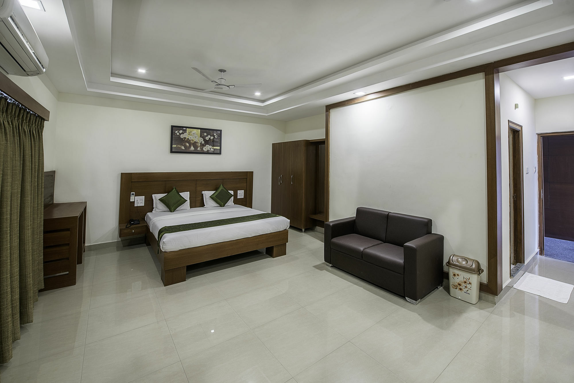 Treebo Trend Hotel Jp Plaza Nampally Хайдарабад Экстерьер фото