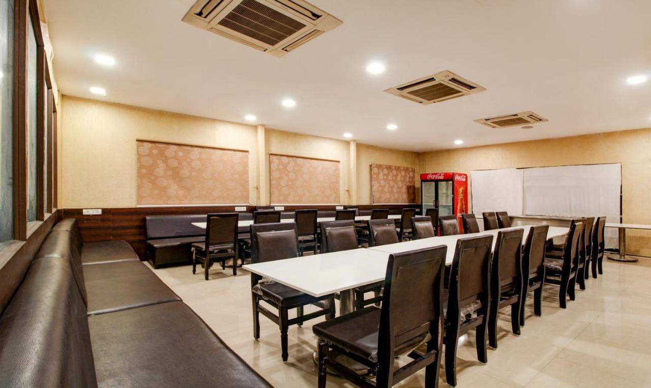 Treebo Trend Hotel Jp Plaza Nampally Хайдарабад Экстерьер фото