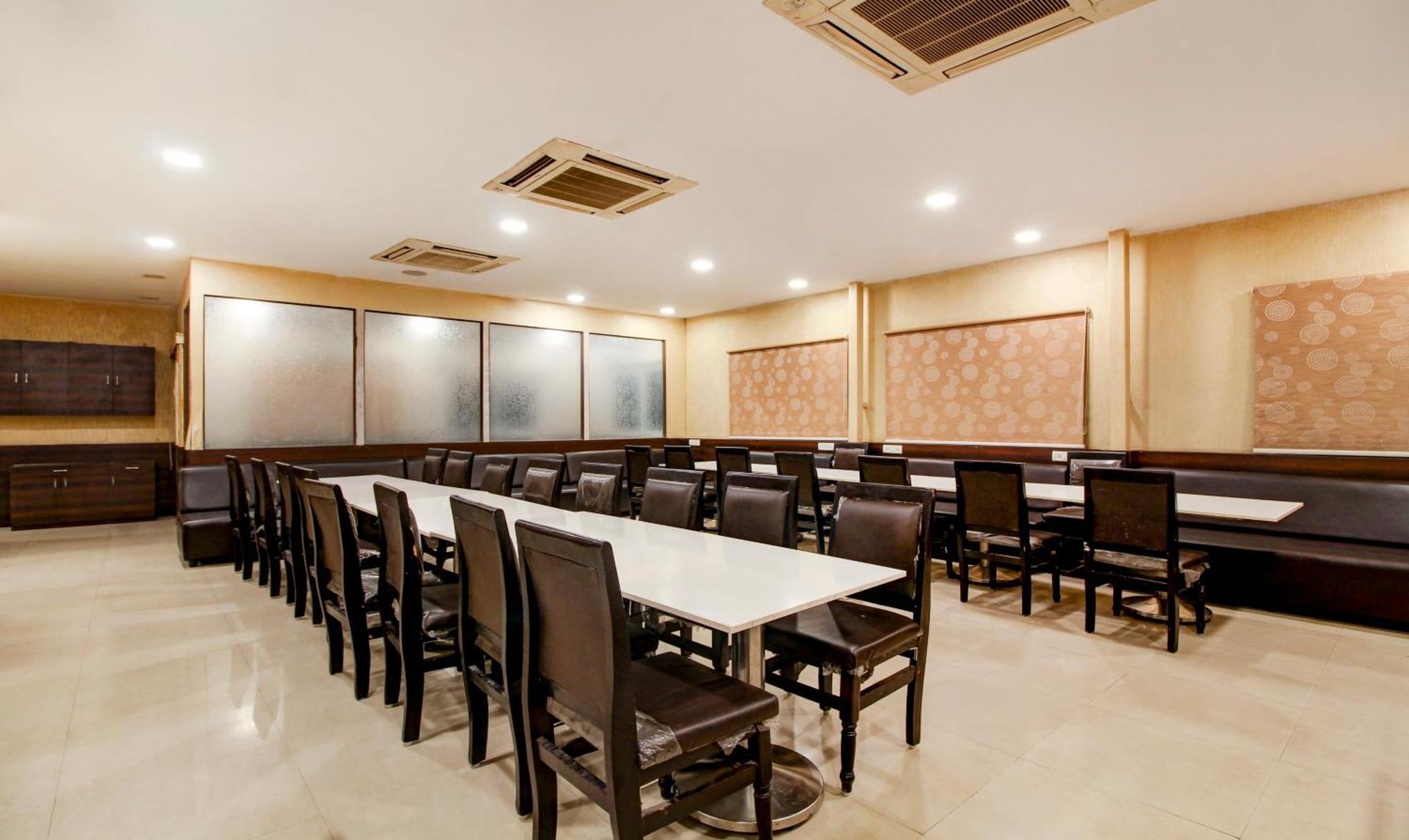 Treebo Trend Hotel Jp Plaza Nampally Хайдарабад Экстерьер фото